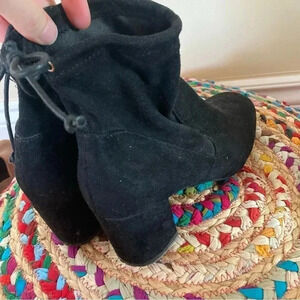 Steve Madden microsuede  black ankle boots